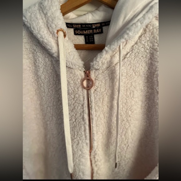 Big Fluffy Hoodie - Picture 2 of 3